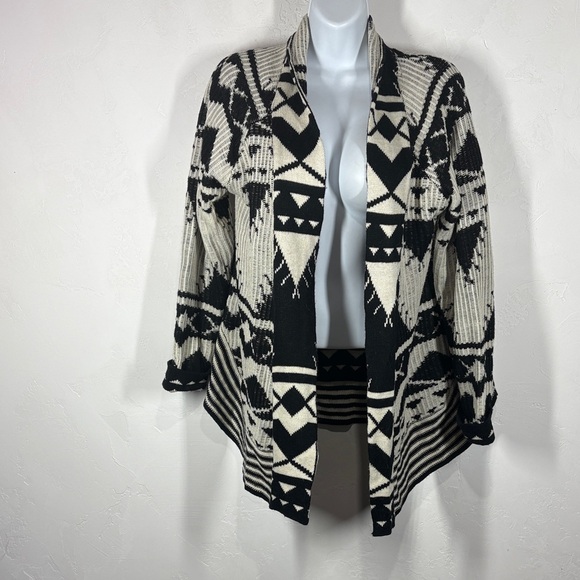 RD Style Sweaters - RD Style Black and White Geometric Cardigan size medium